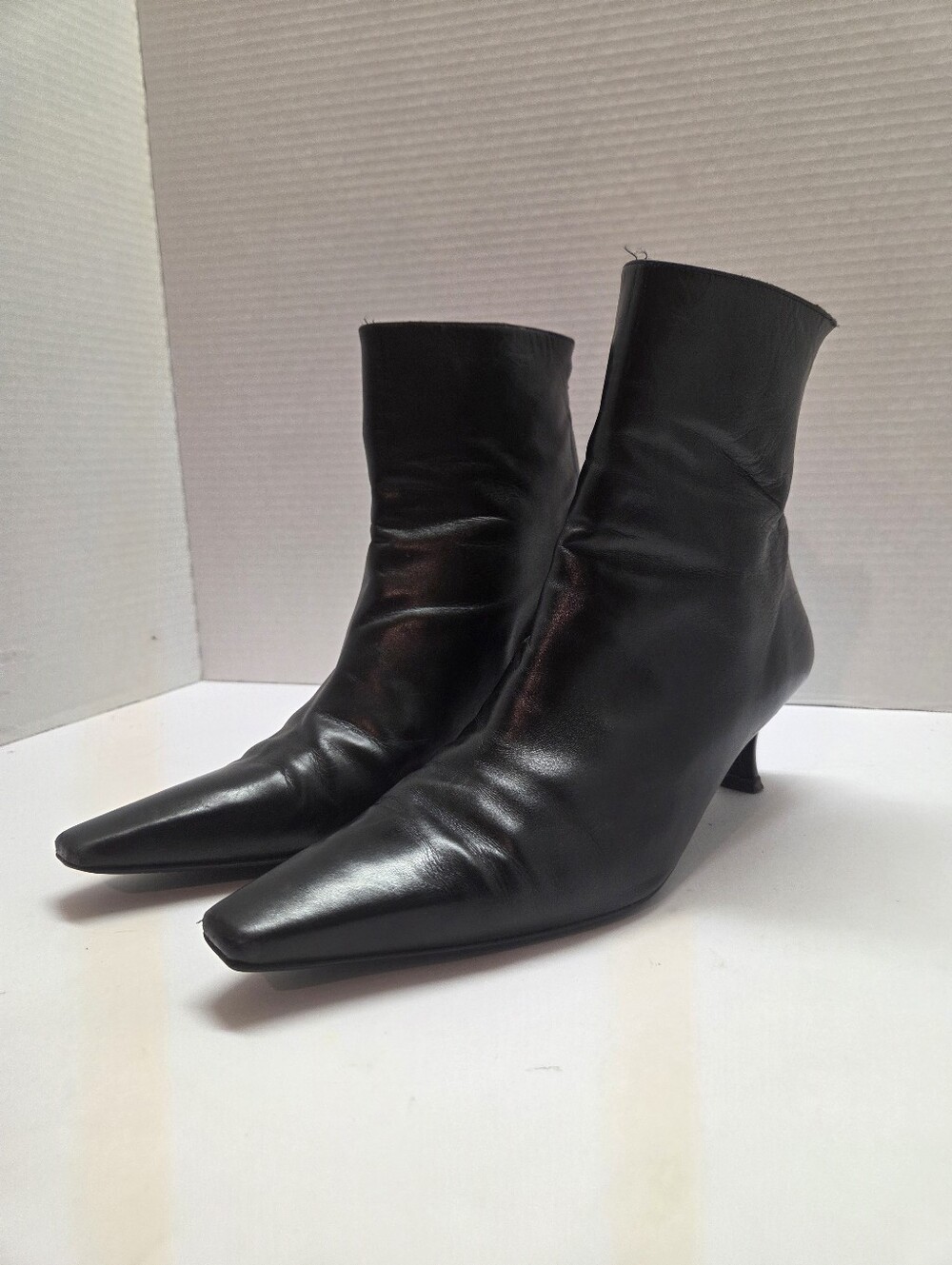 Stuart Weitzman Black Pointed Square Toe Kitten Heel Ankle Boots Size 8W